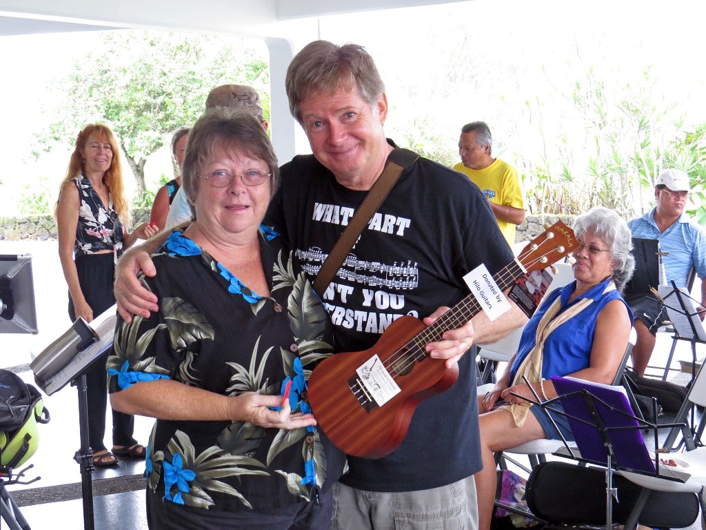 Ukulele winner Sharon Bowling with Alan Hale. The Makala uke was donated by Hilo Guitars and Ukuleles